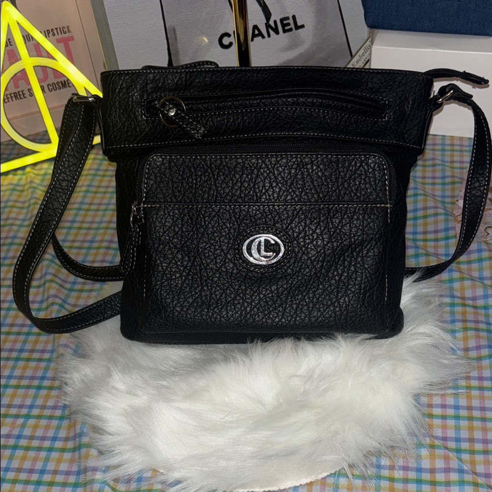 CL by Laundry Black Crossbody Bag with Textured Design and Adjustable Strap